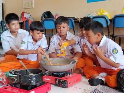 Anak Tak Perlu Diubah Jadi Orang Lain, Cukup Diberi Ruang Menjadi Diri Sendiri