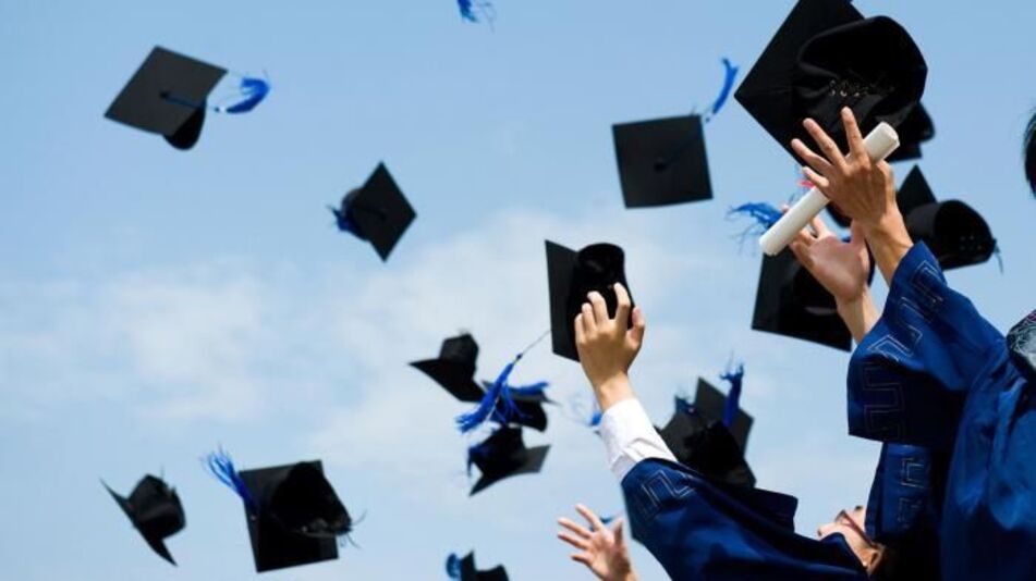 Rahasia Sukses Lulus Cumlaude di Kelas Karyawan Bandung