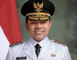 Profil Gubernur Abdul Wahid: Menelusuri Jejak Karier dan Kebijakan Politik di Provinsi Riau