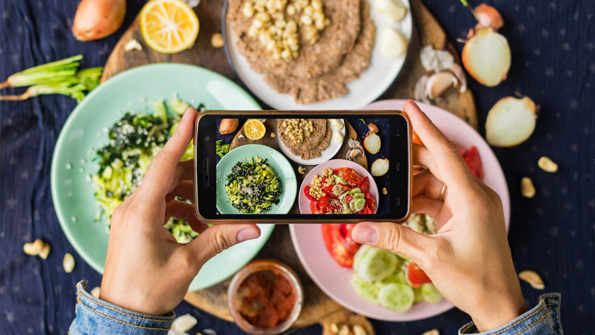 Food Blogger: Influencer Kuliner yang Bikin Warung Kecil Jadi Viral!