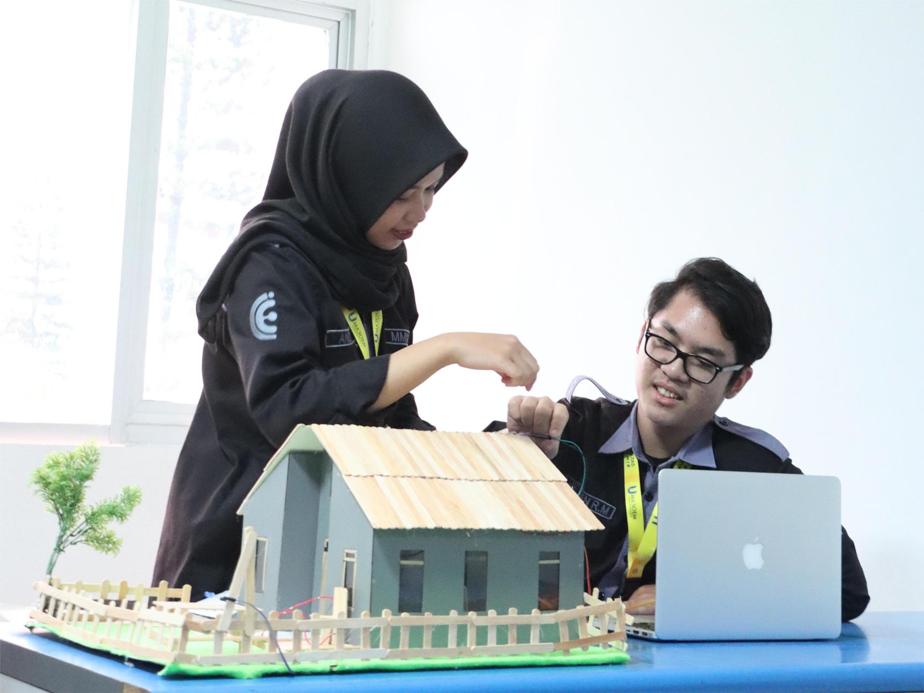 Apakah Kurikulum Berbasis Internet of Things Menjadi Standar Baru Pada Universitas Dengan Jurusan Teknik Industri Terbaik?