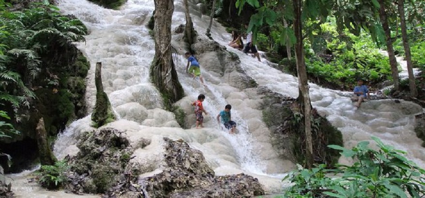 Menengok Keajaiban Bua Thong, Air Terjun yang Lengket di Thailand