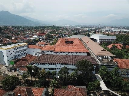 Serunya Belajar Bahasa Inggris di Asrama: Kelas, Diskusi, dan Aktivitas Harian