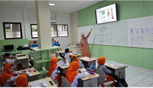 Siswa Kebablasan, Guru Kewalahan: Mengapa Tombol ‘Generate’ AI Bisa Membunuh Kreativitas Remaja?